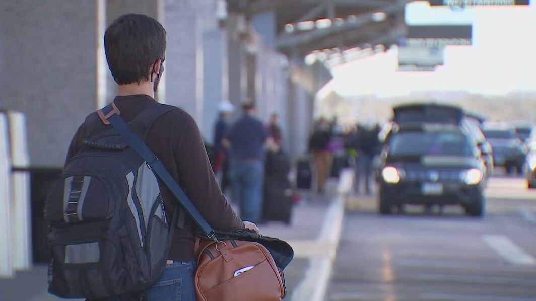 Thanksgiving travel: Best and worst times to go to airport, hit the road